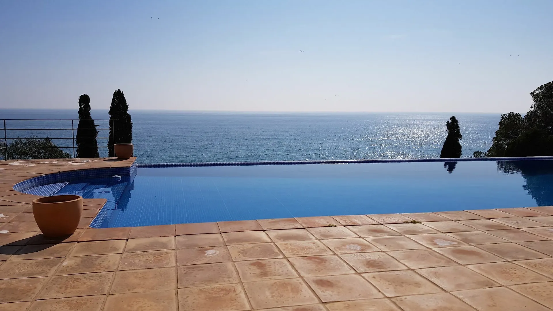 Guests' Suite Of Villa Tamarit Hotel